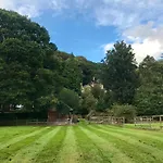 Harefield Hall 2* パトリー・ブリッジ
