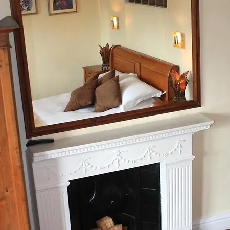 Pensjonat Harefield Hall 2*